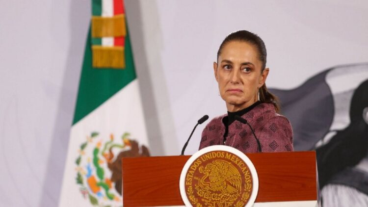 “Vemos las redes sociales y pensamos que esa es la realidad”, se queja Sheinbaum de la difusión de noticias falsas con IA y bots