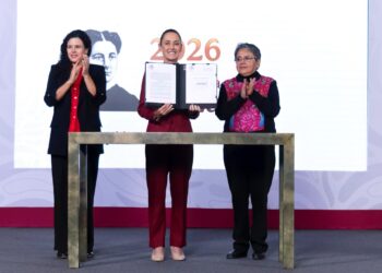 Sheinbaum firma decreto para fortalecer transparencia en el gobierno