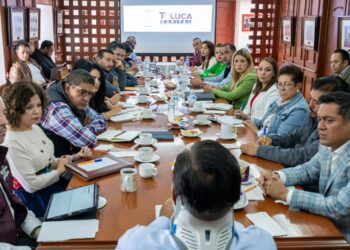 Mantiene Ricardo Moreno el paso y da seguimiento a obras