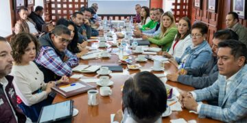 Mantiene Ricardo Moreno el paso y da seguimiento a obras