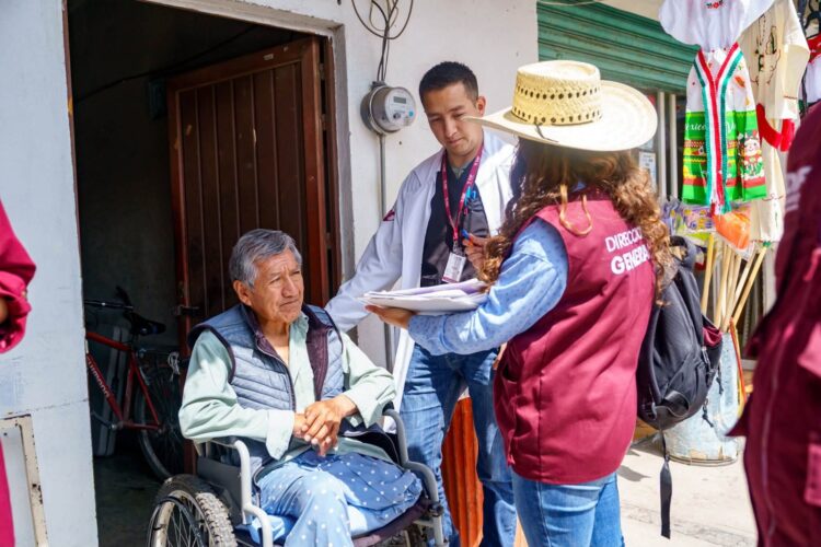 Acerca Presidenta del DIF Toluca, Rocío Pegueros servicios de salud a San Diego de los Padres Cuexcontitlán