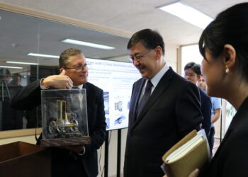 China pone la mirada en Colmena-2: Ministro de Ciencia y Tecnología conoce el proyecto lunar mexicano