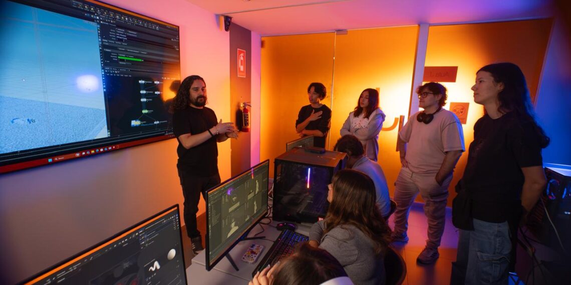 EL 63% DE LAS EMPRESAS ADOPTAN IA DE FORMA SUPERFICIAL POR FALTA DE TALENTO: UNIAT