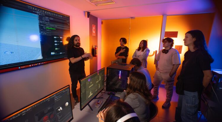 EL 63% DE LAS EMPRESAS ADOPTAN IA DE FORMA SUPERFICIAL POR FALTA DE TALENTO: UNIAT