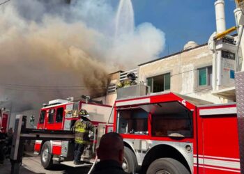 Fortalece Ricardo Moreno a Bomberos de Toluca con camión escala único