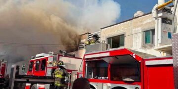Fortalece Ricardo Moreno a Bomberos de Toluca con camión escala único