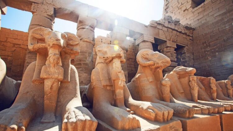 Egipto crea comité especial para recibir a quienes verán el eclipse total de Sol en agosto de 2027