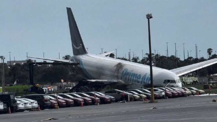 Accidente aéreo en Miami: autoridades de EU investigan si el avión tardó en tocar tierra
