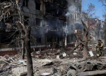 Ucrania reporta un ataque con más de 450 drones rusos; algunos impactos afectan a políticos europeos