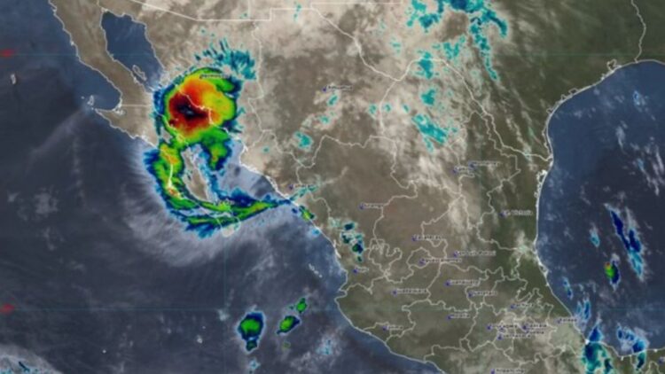 «Polo» pierde fuerza tras tocar tierra: se dirige a Sonora como huracán categoría 1