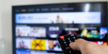 Monreal busca frenar el “goteo de precios” en plataformas digitales por cobros ocultos de hasta 89%