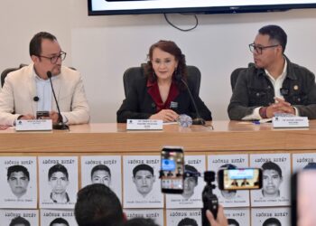 Presentan en la Cámara de Diputados el libro “Ayotzinapa: Verdades incómodas”, escrito por el diputado Manuel Vázquez