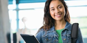 Las empresas ya no buscan sólo títulos, buscan jóvenes con habilidades y propósito
