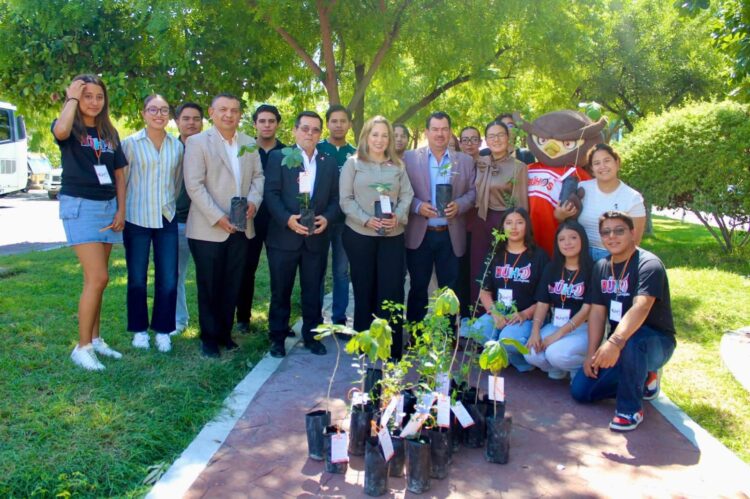 Realiza la UAT con éxito la jornada de reforestación “Jardines de Carrera”
