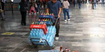 Aplica Metro de la CDMX nuevo reglamento para retirar comercio semifijo en vestíbulos y pasillos