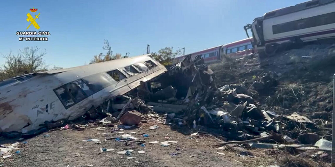 Elevan a 74 los muertos por el accidente ferroviario en España; sigue pendiente el balance de heridos