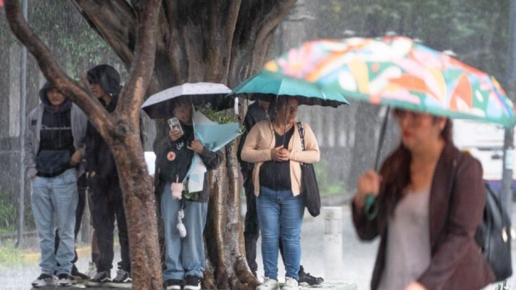 «Rachel» se intensifica a huracán categoría 2 y avanza en las costas del Pacífico; dejará lluvias fuertes en cuatro estados