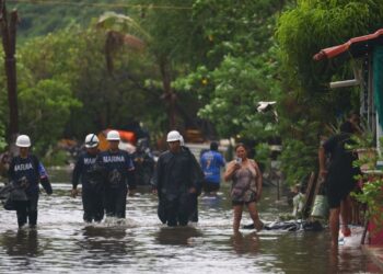 «Simón» se mantiene como huracán categoría 3; tocaría tierra hasta la medianoche del jueves