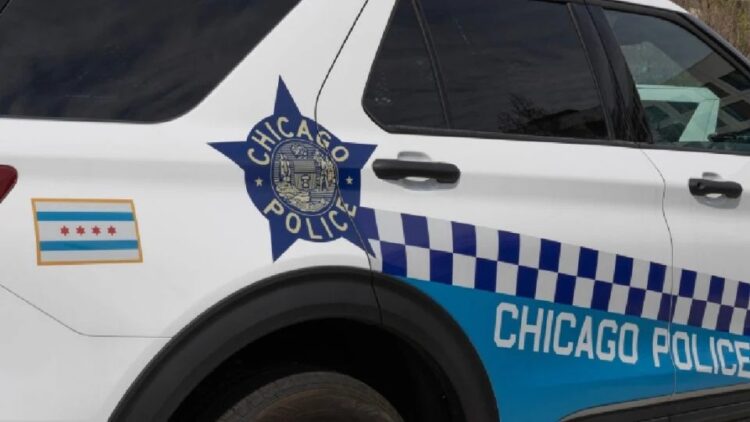 Reportan disparos afuera de un edificio federal en Chicago y la policía detiene a un sujeto; no hay heridos