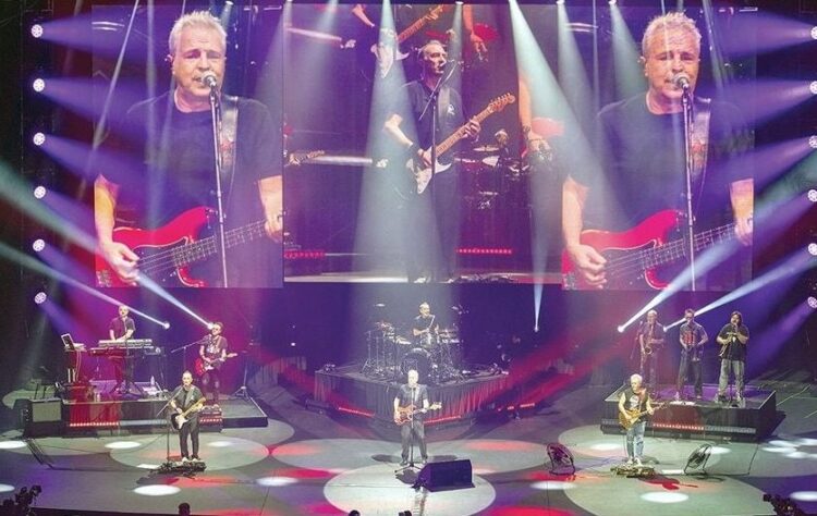 Hombres G detiene el tiempo en el Auditorio Nacional y devuelve a sus fans a los mejores años de su vida