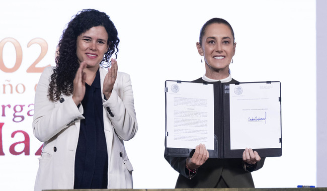 Claudia Sheinbaum firma decreto de entornos digitales seguros para niñas, niños y adolescentes