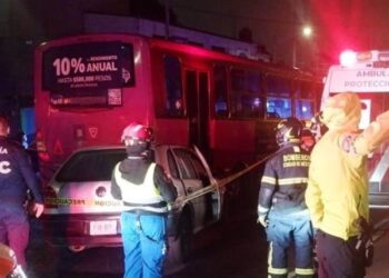 Un muerto y dos heridos tras choque en San Antonio Culhuacán