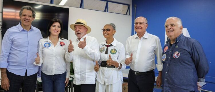 Lula afirma estar ‘confiado’ de su victoria al votar en las presidenciales de Brasil